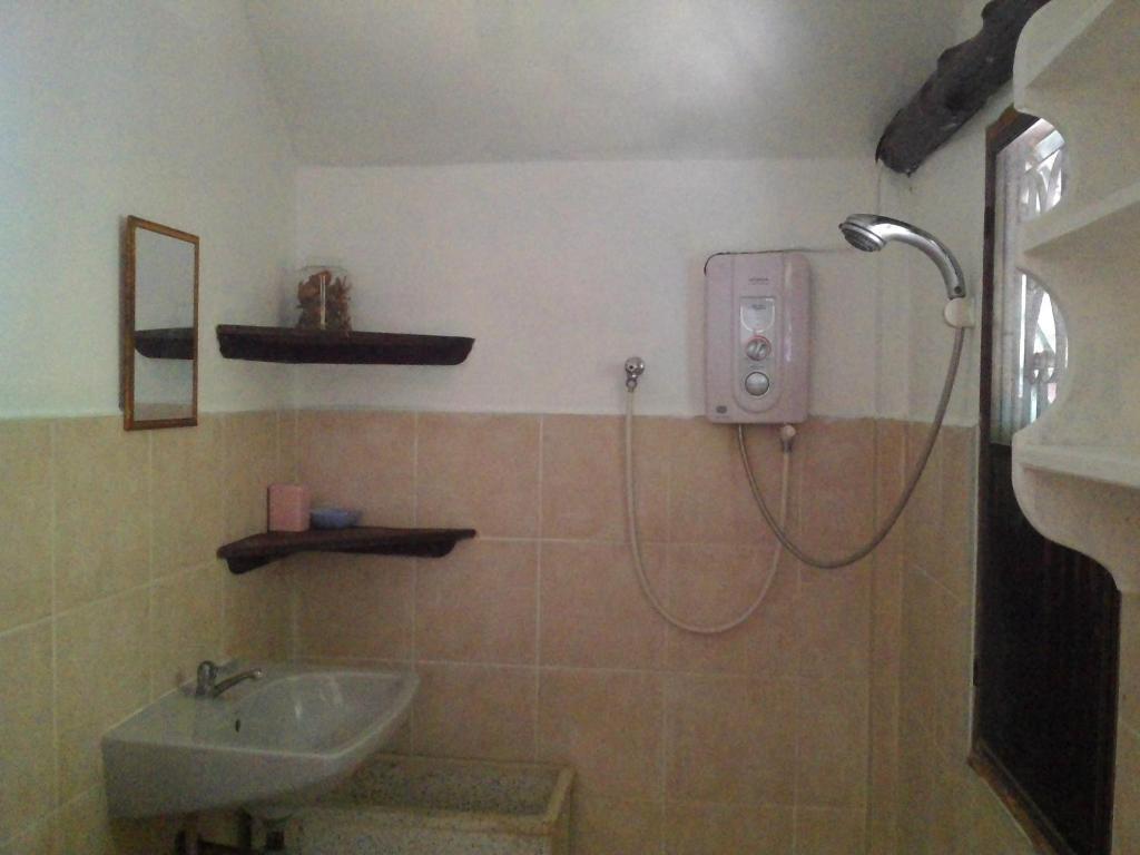 Ban Sabai Sabai Guest House كانتْشانابوري الغرفة الصورة