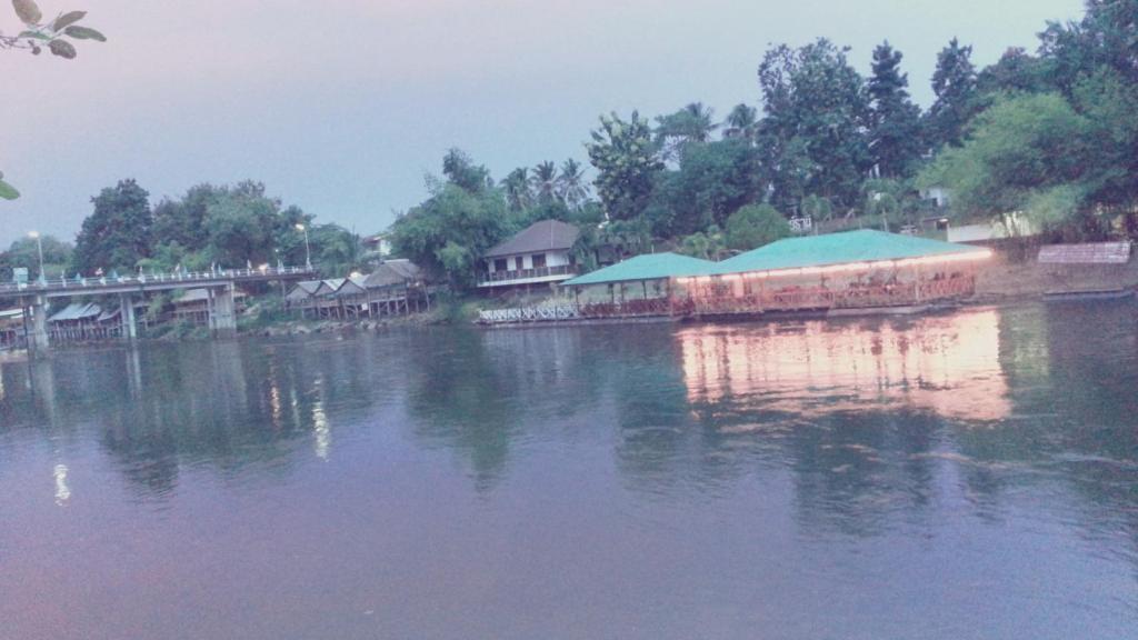 Ban Sabai Sabai Guest House كانتْشانابوري المظهر الخارجي الصورة